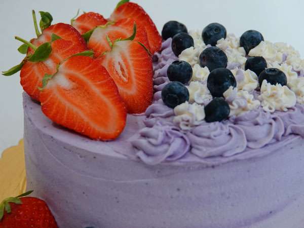 Bezlepkový makový dort s borůvkovým mascarpone a ovocem, obr3