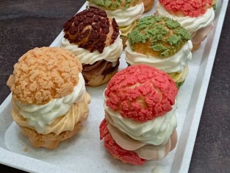 Francouzské popraskané větrníky - křupavé francouzské větrníčky s náplní dle výběru (krémové choux au craquelin)
