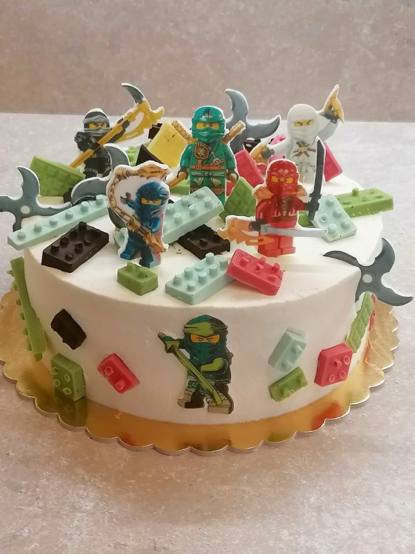 Narozeninový dort Lego Ninjago – sladká výzva pro malé i velké hrdiny (s možností výběru korpusu, krému a zdobení)