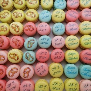 Svatební makronky s potiskem svatebního motivu Francouzské makronky s ganache , potisk makronek- svatební motiv