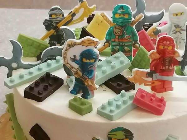 Narozeninový dort Lego Ninjago – sladká výzva pro malé i velké hrdiny (s možností výběru korpusu, krému a zdobení)