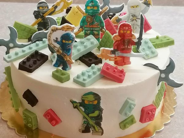 Narozeninový dort Lego Ninjago – sladká výzva pro malé i velké hrdiny (s možností výběru korpusu, krému a zdobení)