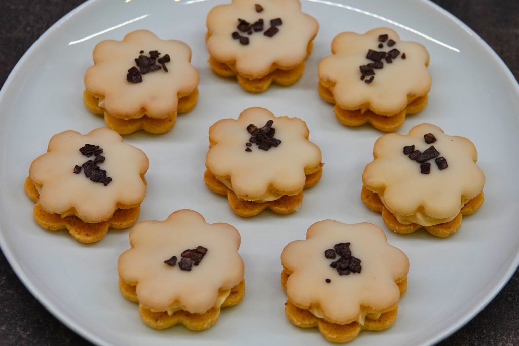 Ořechové cukroví a krém se slaným karamelem - 100 g